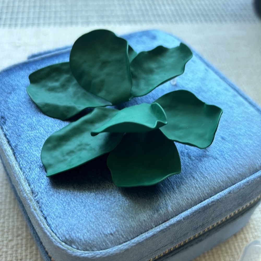 NWT forest green Metal Petal Earrings - Picture 4 of 6